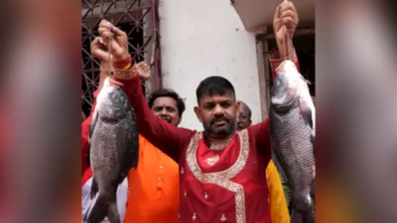 পশ্চিমবঙ্গে মাছের রাজনীতি: নির্বাচনে বাঙালির সংস্কৃতি ও পরিচয়ের লড়াই