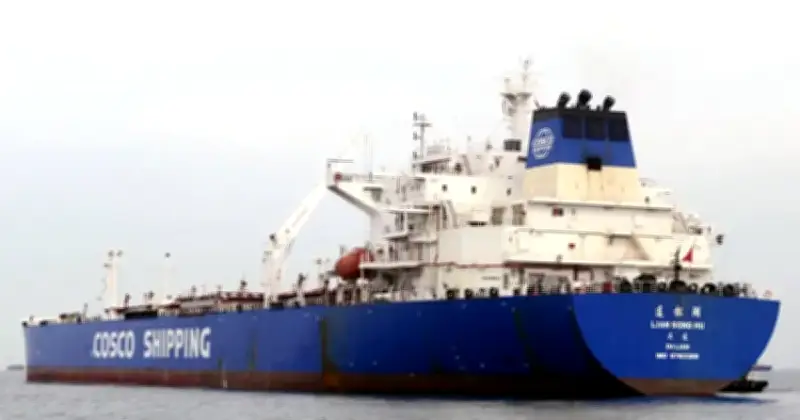 চট্টগ্রামে তিনটি তেলবাহী জাহাজ পৌঁছেছে, ১ লাখ ১ হাজার টন জ্বালানি আমদানি