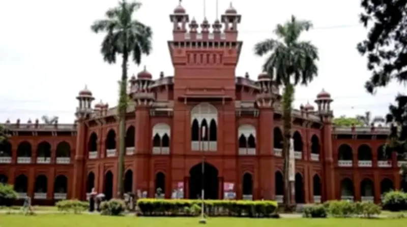 ঢাকা বিশ্ববিদ্যালয়ে রসায়নের পাঠ: জীবনের অণুর ভাষা শেখার গল্প