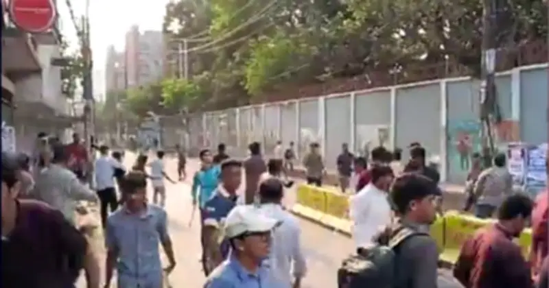 চট্টগ্রাম সিটি কলেজে ছাত্রদল-ছাত্রশিবির সংঘর্ষ: ইটপাটকেল নিক্ষেপ, ক্লাস স্থগিত