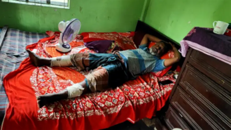 রাজশাহী বোর্ডে এসএসসি পরীক্ষার প্রথম দিনে অনুপস্থিত ১,৭৫৯ পরীক্ষার্থী, মামলা ও সংঘর্ষের ঘটনা