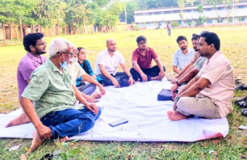 চাঁপাইনবাবগঞ্জে নিক পিরোগের 'থ্রি এ এম' বই নিয়ে পাঠচক্রের আলোচনা অনুষ্ঠিত