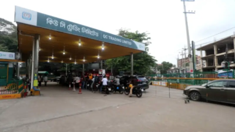 চট্টগ্রামে ফিলিং স্টেশনে মোটরসাইকেলের লম্বা লাইন নেই, সরবরাহ বাড়ায় স্বস্তি