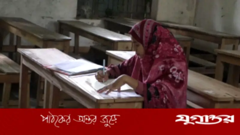 সিজারের মাত্র তিন দিন পর এসএসসি পরীক্ষায় অংশ নিলেন কুড়িগ্রামের মা হাওয়া আক্তার