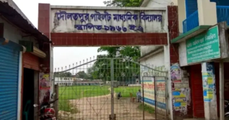 কুষ্টিয়ায় এসএসসি পরীক্ষায় ভুল প্রশ্নপত্র কেলেঙ্কারি: ১৭ শিক্ষার্থী বিপাকে