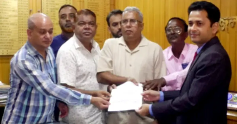 রংপুরে যানবাহন চলাচল বন্ধের ৪৮ ঘণ্টার আল্টিমেটাম, জ্বালানি মূল্য বৃদ্ধির প্রেক্ষিতে ভাড়া পুনর্নির্ধারণ দাবি