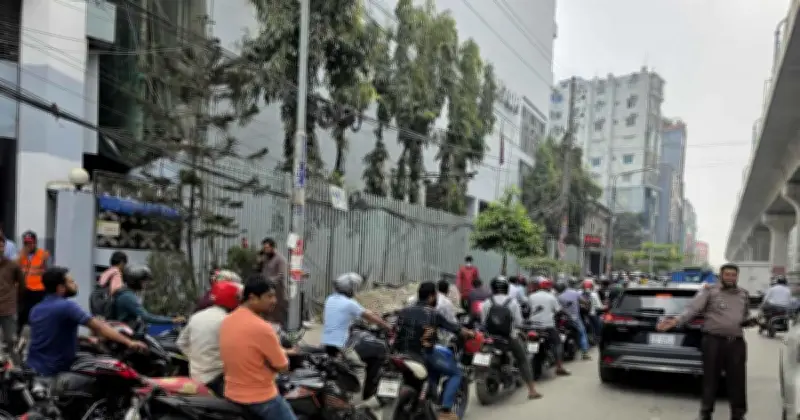 জ্বালানি তেল ও এলপিজি মূল্যবৃদ্ধিতে ভোক্তাদের দ্বিগুণ চাপ, পাম্পে লাইন কমেনি