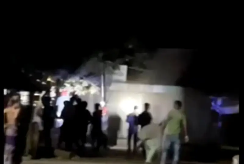 মাদারীপুরে টাকা ফেরতের দ্বন্দ্বে টর্চলাইট জ্বালিয়ে সংঘর্ষ, আহত ৫