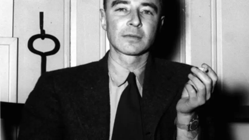 রবার্ট ওপেনহাইমার: পারমাণবিক বোমার জনকের দ্বন্দ্বময় জীবন ও ট্রিনিটি টেস্টের স্মৃতি