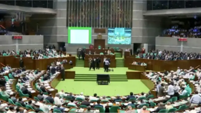 সংরক্ষিত নারী আসনের এমপিদের বেতন ও সুবিধা: আজকের স্বর্ণের বাজার, রিয়াল মাদ্রিদের জয়, ও দেশের নিরাপত্তা পরিস্থিতি