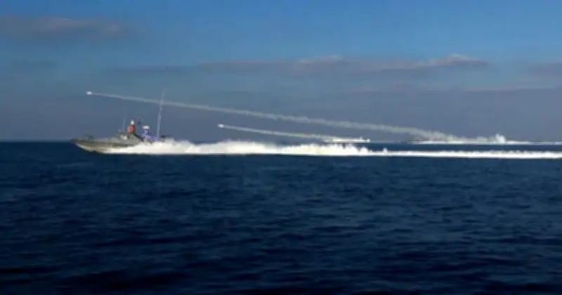 ওমানে ইরানি গানবোটের কন্টেইনার জাহাজে হামলা, আরেক জাহাজে গুলি