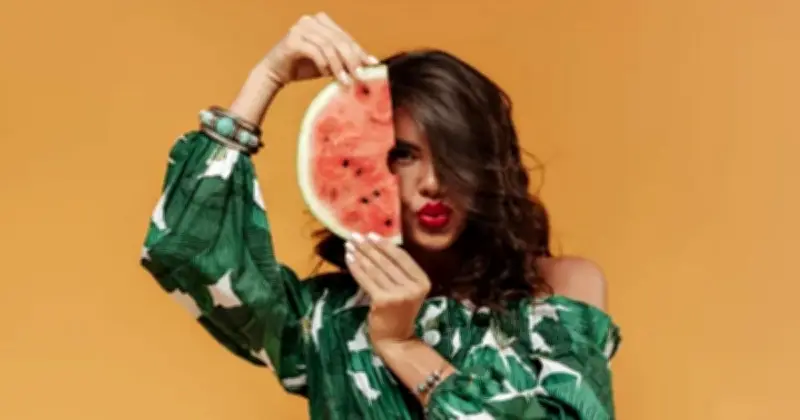 গরমে ত্বকের যত্নে তরমুজের জাদুকরী ব্যবহার