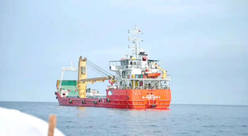 হরমুজ প্রণালি যুদ্ধক্ষেত্রে পরিণত: বিশ্ব অর্থনীতি ও প্রযুক্তি সরবরাহে বড় হুমকি