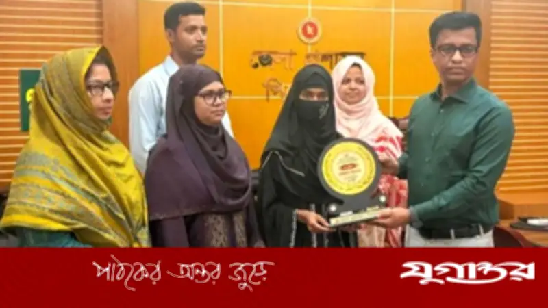 বাল্যবিয়ে ঠেকিয়ে তহমিনা পেল 'কন্যা সাহসিকতা' সম্মাননা ও আর্থিক সহায়তা