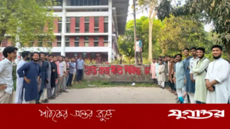 রাবিতে ছাত্রদলের দেয়াল লিখনে ফটোসেশন করে ছাত্রশিবির, সামাজিক যোগাযোগমাধ্যমে হাস্যরস