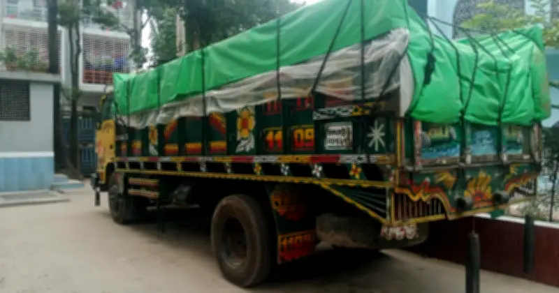 সাভারে সরকারি চালবোঝাই ট্রাক জব্দ, তিনজন আটক