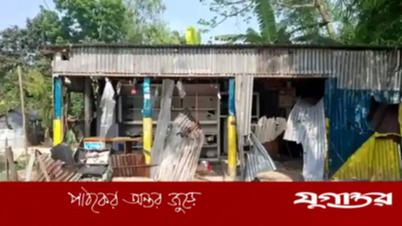 টাঙ্গাইলে মাইকে ঘোষণা দিয়ে দুই গ্রামের সংঘর্ষ: অর্ধশতাধিক বাড়ি ভাঙচুর ও লুটপাট