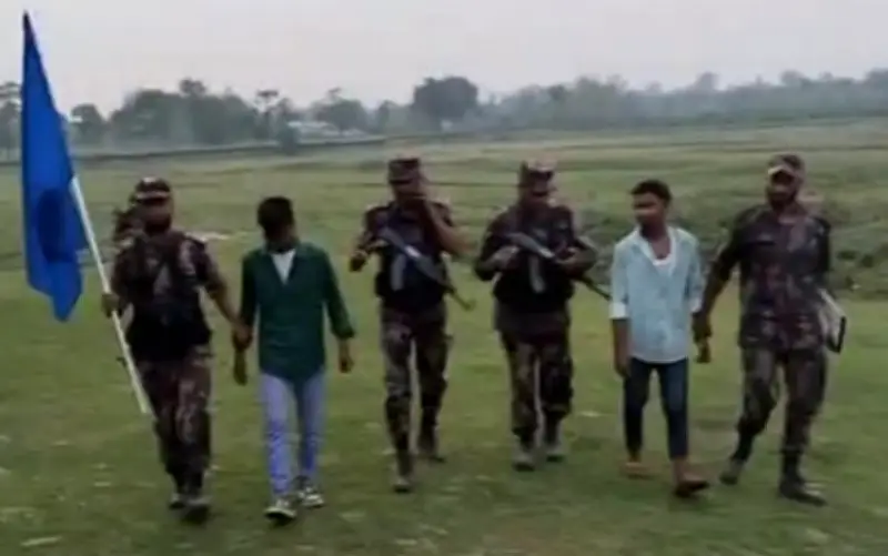 পঞ্চগড় সীমান্তে আটক দুই কিশোরকে পতাকা বৈঠকের মাধ্যমে ফেরত দিল বিএসএফ