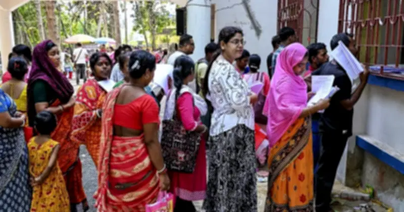 পশ্চিমবঙ্গ বিধানসভা নির্বাচনের প্রথম দফার ভোটগ্রহণ শুরু: কড়া নিরাপত্তায় ১৫২ আসনে ভোটারদের দীর্ঘ লাইন