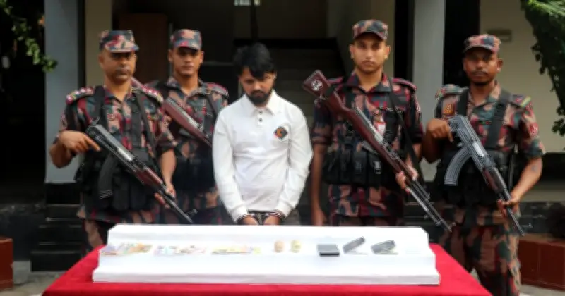 যশোরে বিজিবির অভিযানে ভারতীয় নাগরিক আটক, উদ্ধার ২ কোটি টাকার স্বর্ণ ও বৈদেশিক মুদ্রা