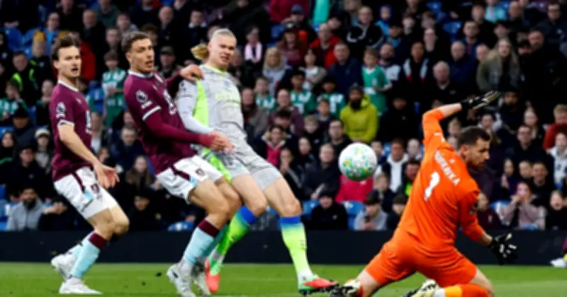 প্রিমিয়ার লিগে ম্যানচেস্টার সিটির শীর্ষে উঠে আসা, বার্নলির অবনমন নিশ্চিত