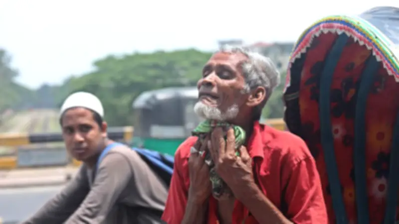 দেশজুড়ে তাপপ্রবাহ, নৌবাহিনীর সচিব বরখাস্ত, গ্যাস সংকট ও শিক্ষা বিভাগে নতুন নিয়োগ