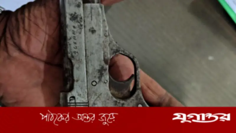 গাজীপুরের টঙ্গীতে বিদেশি পিস্তলসহ দুই ব্যক্তিকে গ্রেফতার করেছে পুলিশ