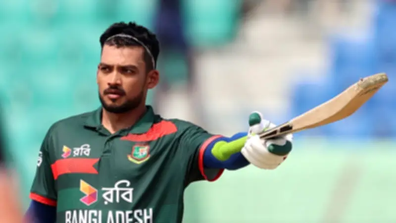 বিপর্যয়ের মুখে নাজমুলের অসাধারণ সেঞ্চুরি, দীর্ঘ অপেক্ষার অবসান