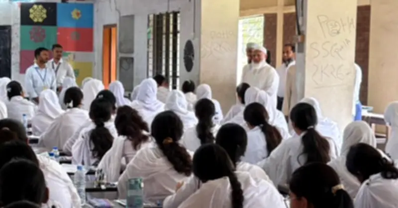 এসএসসি পরীক্ষা কেন্দ্র পরিদর্শন করলেন জামায়াত আমির