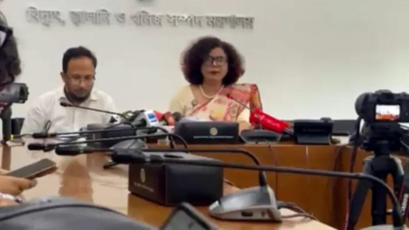 ঢাকায় নবীনগর থানা এলাকায় বাসচাপায় পাঁচজন নিহত