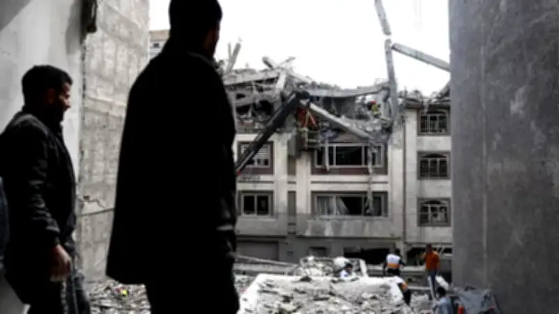 ইরানের কট্টরপন্থীরা যুদ্ধ চায়, আলোচনায় ছাড় নয়