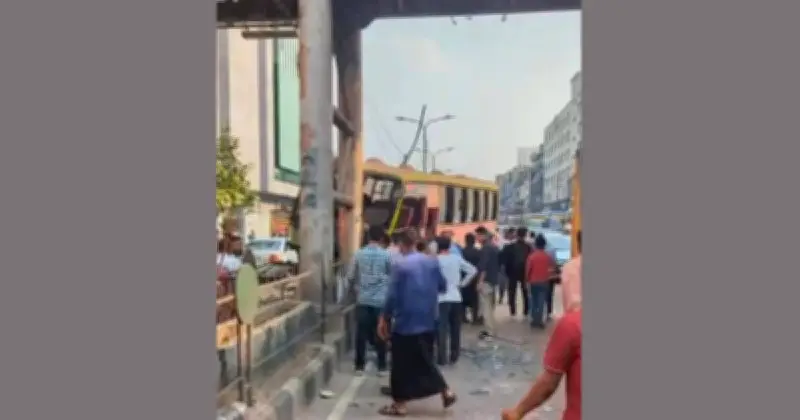 বনানীতে বাস দুর্ঘটনায় দুইজন নিহত, আহত ১০