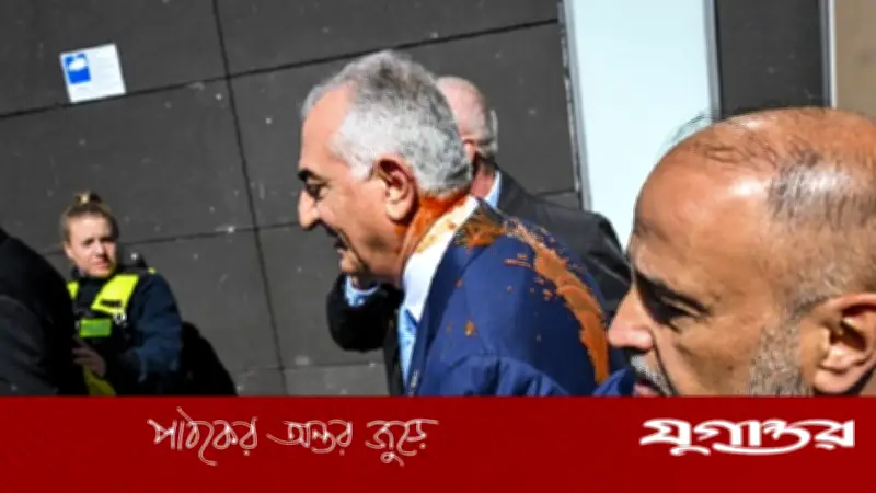 জার্মানিতে রেজা পাহলভির গায়ে লাল রঙ নিক্ষেপ, অভিযুক্ত আটক