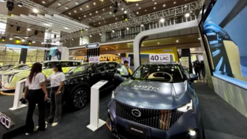 ঢাকায় অটো সিরিজ অব এক্সিবিশন্সে নতুন মডেলের গাড়ি প্রদর্শন