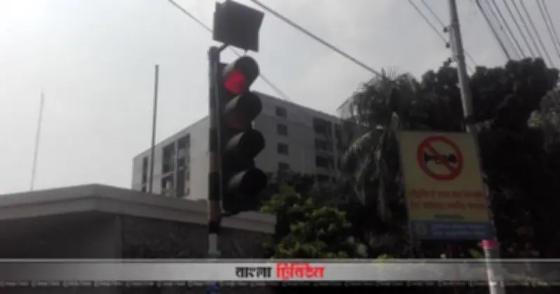 ঢাকায় আধুনিক ট্রাফিক সিগন্যাল বাতি বসানো শুরু, ৫০টি স্থানে কাজ চলছে