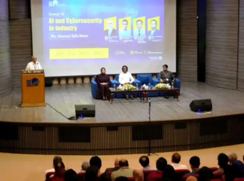 ইস্ট ওয়েস্ট ইউনিভার্সিটিতে এআই ও সাইবার সিকিউরিটি সেমিনার অনুষ্ঠিত