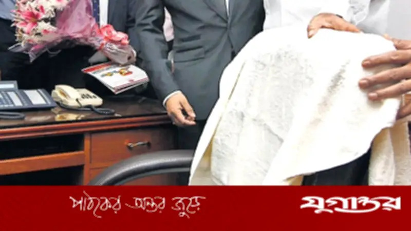 সরকারি অফিসে সাদা তোয়ালে: ব্রিটিশ আমলের ঐতিহ্য নাকি ক্ষমতার প্রতীক?