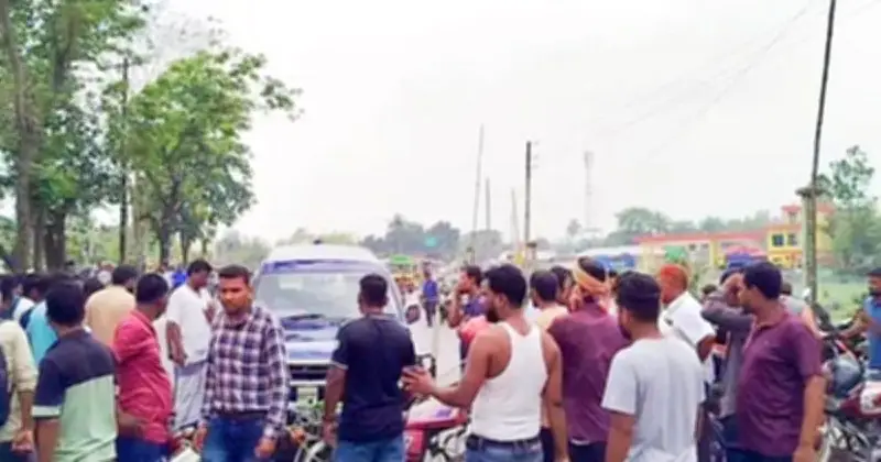 ফুয়েল কার্ড না থাকায় সড়ক অবরোধ মোটরসাইকেল চালকদের