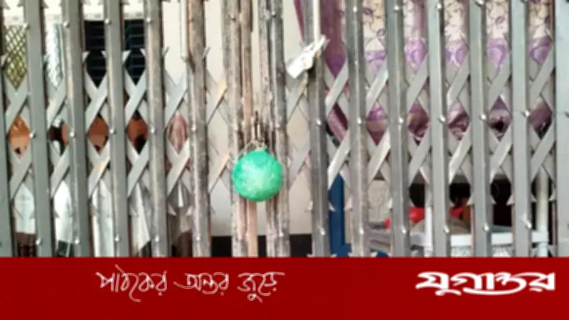 কলারোয়ায় বাড়ির গেট-রান্নাঘরে বোমাসদৃশ বস্তু, আতঙ্ক