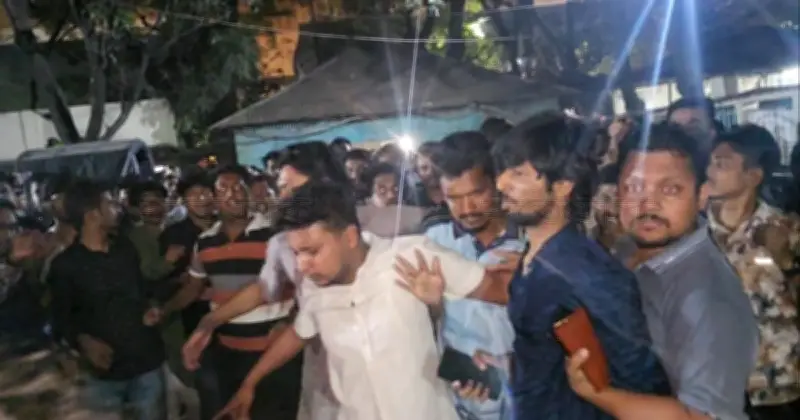 শাহবাগে ডাকসু নেতাদের ওপর হামলা, উত্তপ্ত পরিস্থিতি