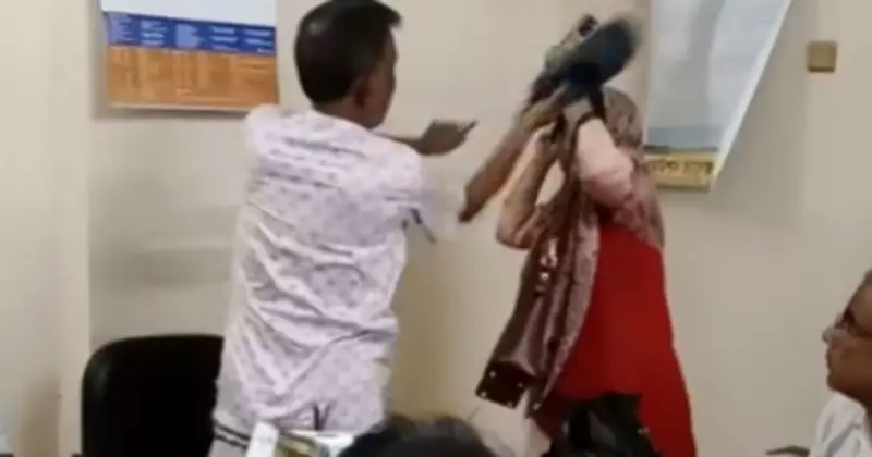 দুর্গাপুরে কলেজে ঢুকে শিক্ষিকাকে জুতাপেটা, অধ্যক্ষসহ আহত ৫