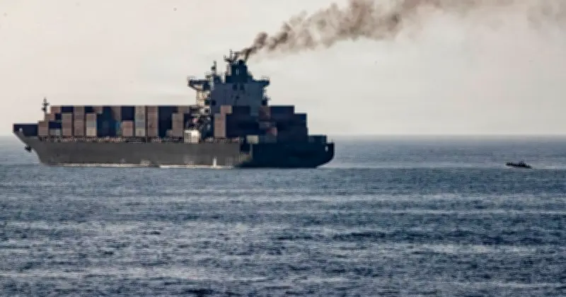 ওমান সাগরে মার্কিন জব্দ ব্যর্থ, ইরানি জাহাজ নিরাপদে পৌঁছেছে