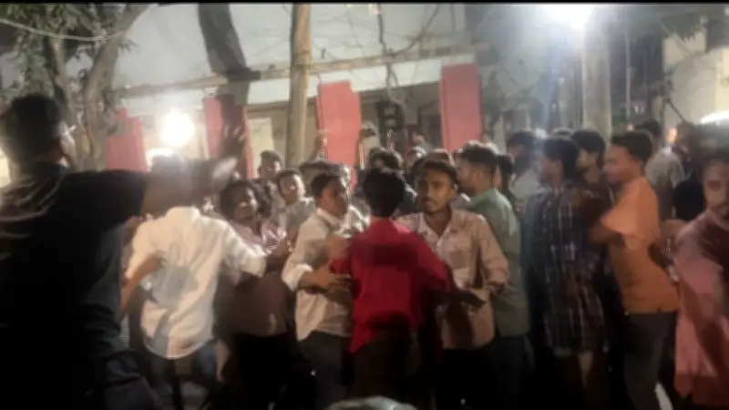 শাহবাগ থানায় সাংবাদিকদের ওপর হামলা, দায়ী ছাত্রদল