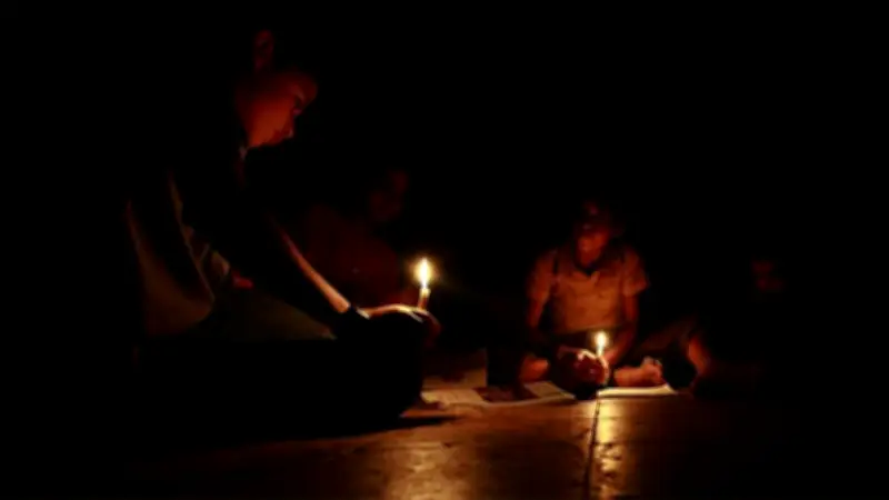 দিনে ১৬ ঘণ্টা লোডশেডিং, বিপর্যস্ত জনজীবন; জাতীয় বিশ্ববিদ্যালয়ের ভর্তি পরীক্ষা আগামীকাল