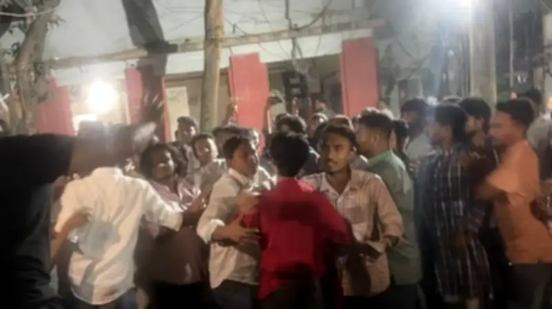 ক্যাম্পাস অস্থিরতা ও জ্বালানি সংকটে জর্জরিত দেশ