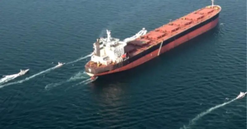 হরমুজ প্রণালিতে বন্ধু দেশের জন্য টোল মওকুফ করল ইরান