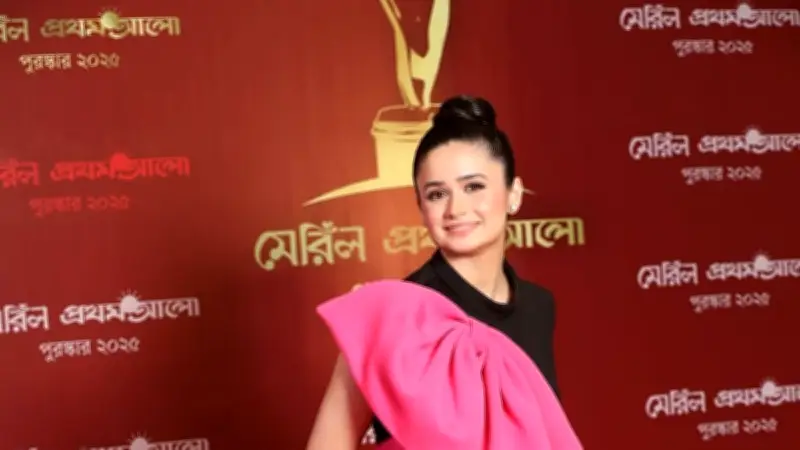 মেরিল-প্রথম আলো পুরস্কারের ২৭তম আসরে লালগালিচায় তারকাদের মেলা