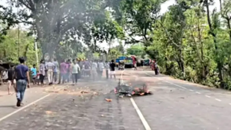 নাটোর যুবদলের দুই পক্ষের সংঘর্ষে রণক্ষেত্র, মহাসড়ক অবরোধ