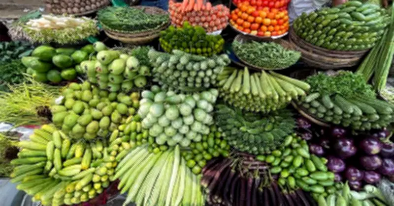 বাজারে নিত্যপণ্যের দাম ঊর্ধ্বমুখী, সাধারণ মানুষের নাভিশ্বাস