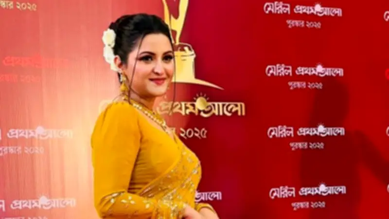 মেরিল প্রথম আলো পুরস্কারে পরীমনির হলুদ শাড়ি ও গয়না সাজ
